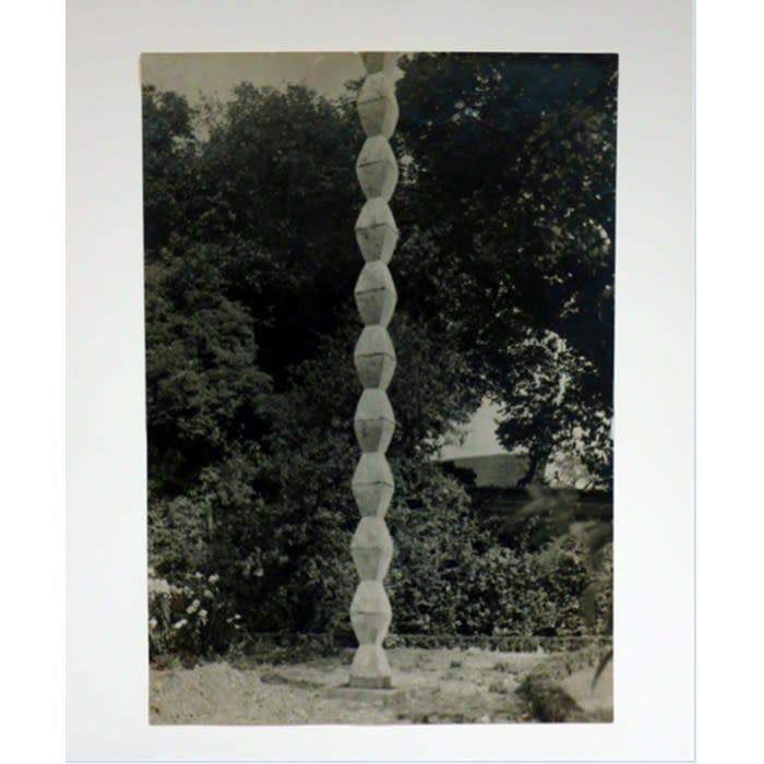 Image no. 140: Endless Column in Voulangis (Constantin Brancusi), code=S, ord=49, date=-