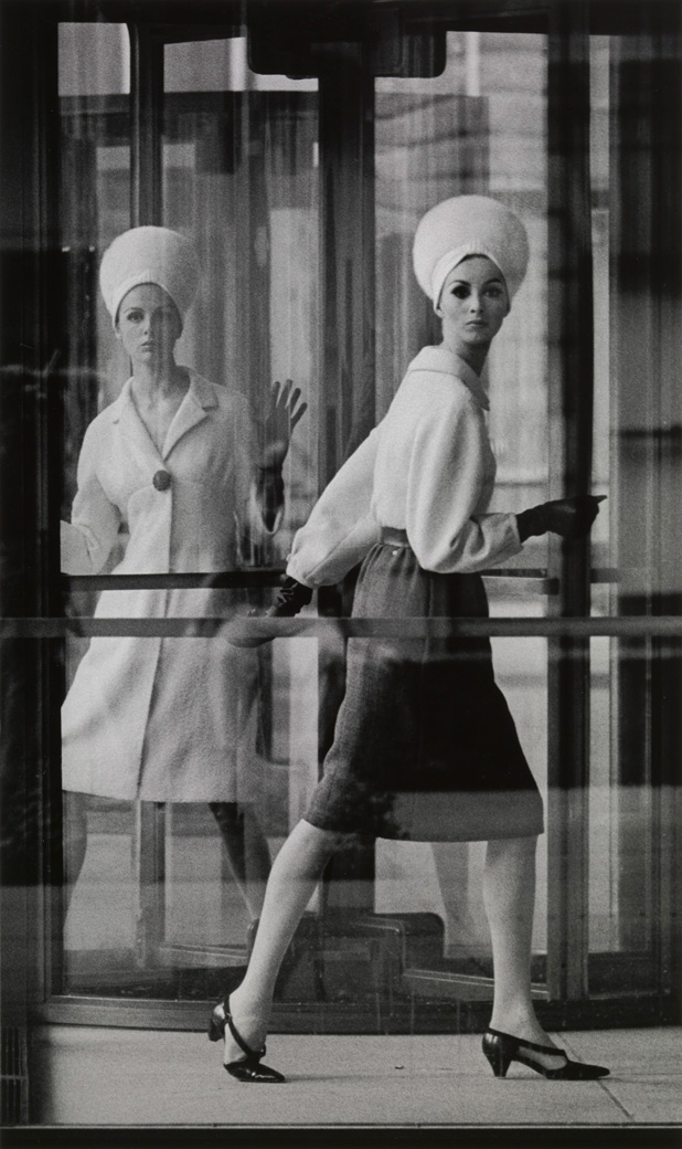 Image no. 269: Tilly + Wilhelmina, Revolvin... (William Klein), code=S, ord=1000, date=1963